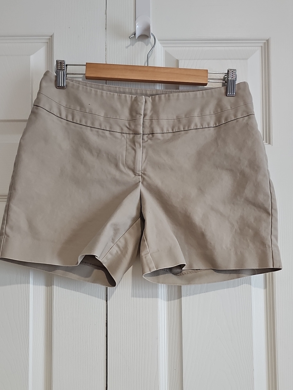 APT. 9 Beige Tailored Shorts Size 8 Classic Dress Shorts
